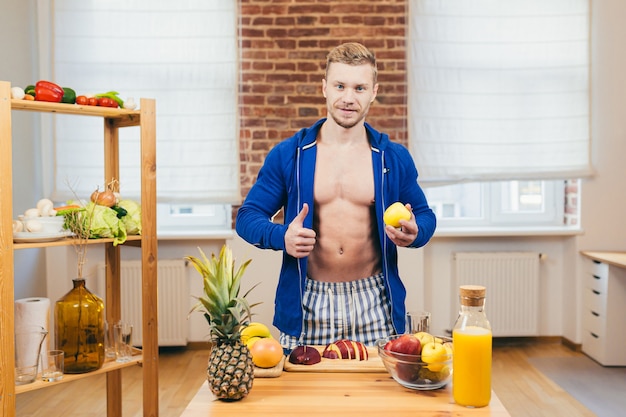 Ile człowiek powinien jeść kalorii dziennie?