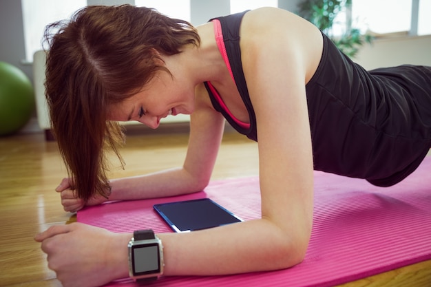 Jak wygląda plan na abs w 8 tygodni trening PDF?