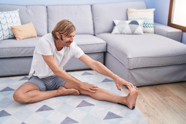 Jak wzmocnić stawy kolanowe dietą?